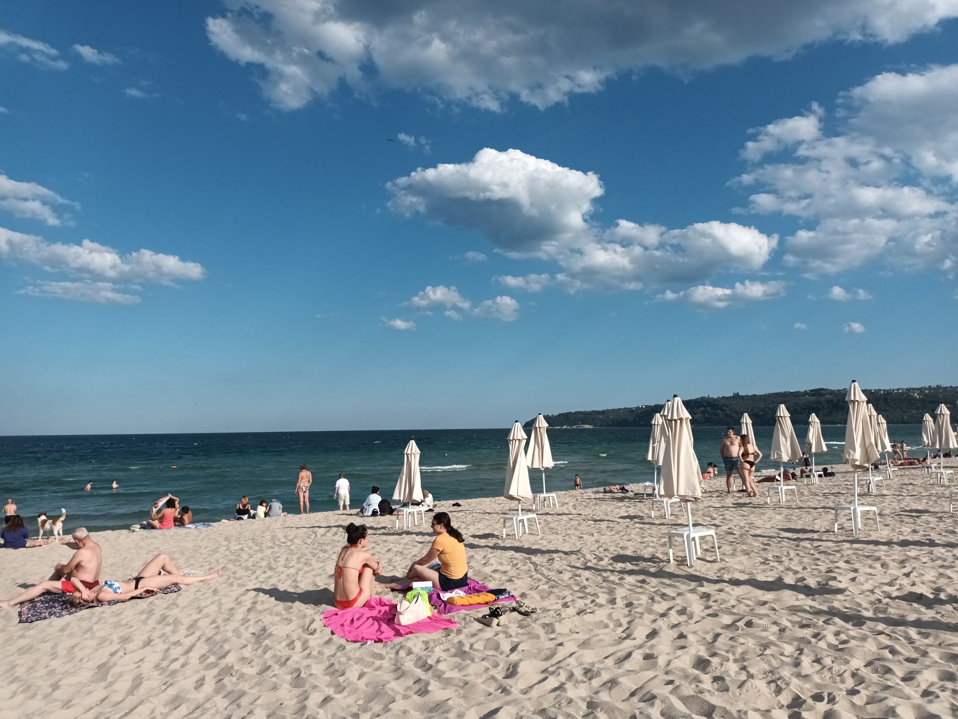 A várnai tengerpart (a szerző fotója) A várnai tengerpart (a szerző fotója)