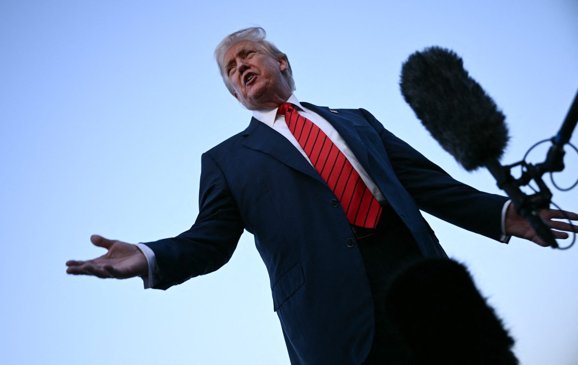Donald Trump Lehigh Valley Repülőtéren, Allentownban, Pennsylvaniában, 2025. augusztus 3-án / fotó: Brendan SMIALOWSKI / AFP Donald Trump Lehigh Valley Repülőtéren, Allentownban, Pennsylvaniában, 2025. augusztus 3-án / fotó: Brendan SMIALOWSKI / AFP