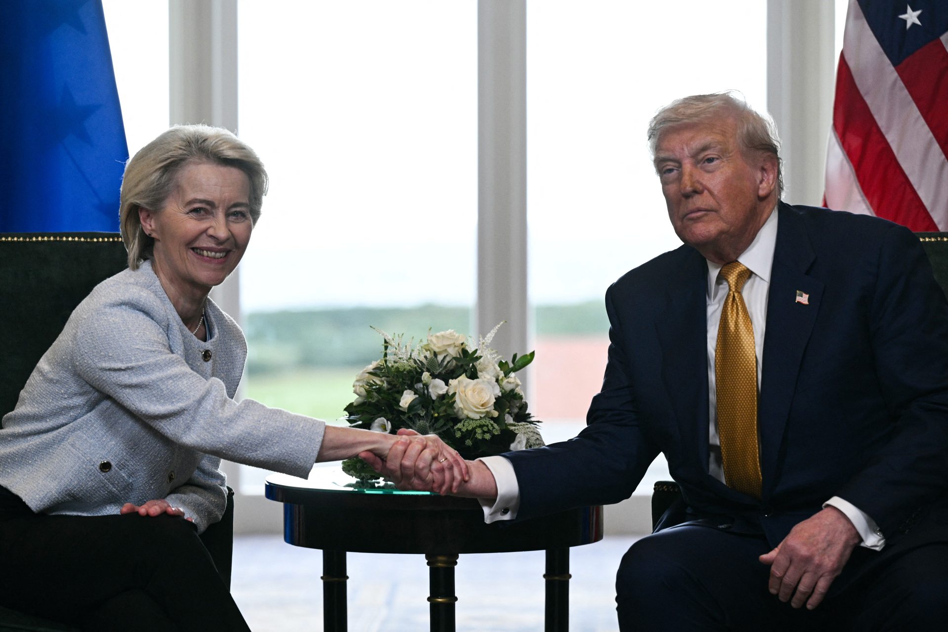 Ursula von der Leyen és Donald Trump a skóciai Turnberryben, 2025. július 27-én / fotó: Brendan SMIALOWSKI / AFP Ursula von der Leyen és Donald Trump a skóciai Turnberryben, 2025. július 27-én / fotó: Brendan SMIALOWSKI / AFP