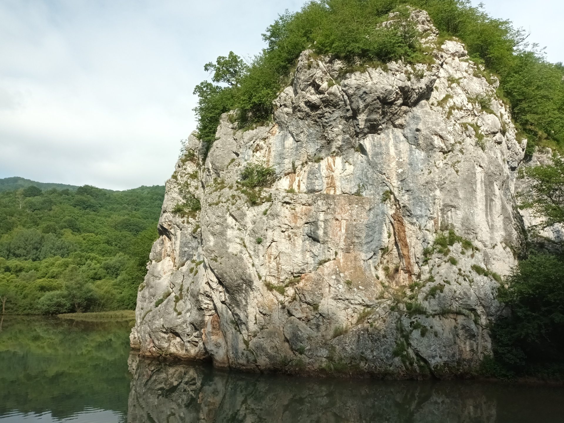 Bosznia-hercegovinai táj (a szerző fotója, 2023) Bosznia-hercegovinai táj (a szerző fotója, 2023)