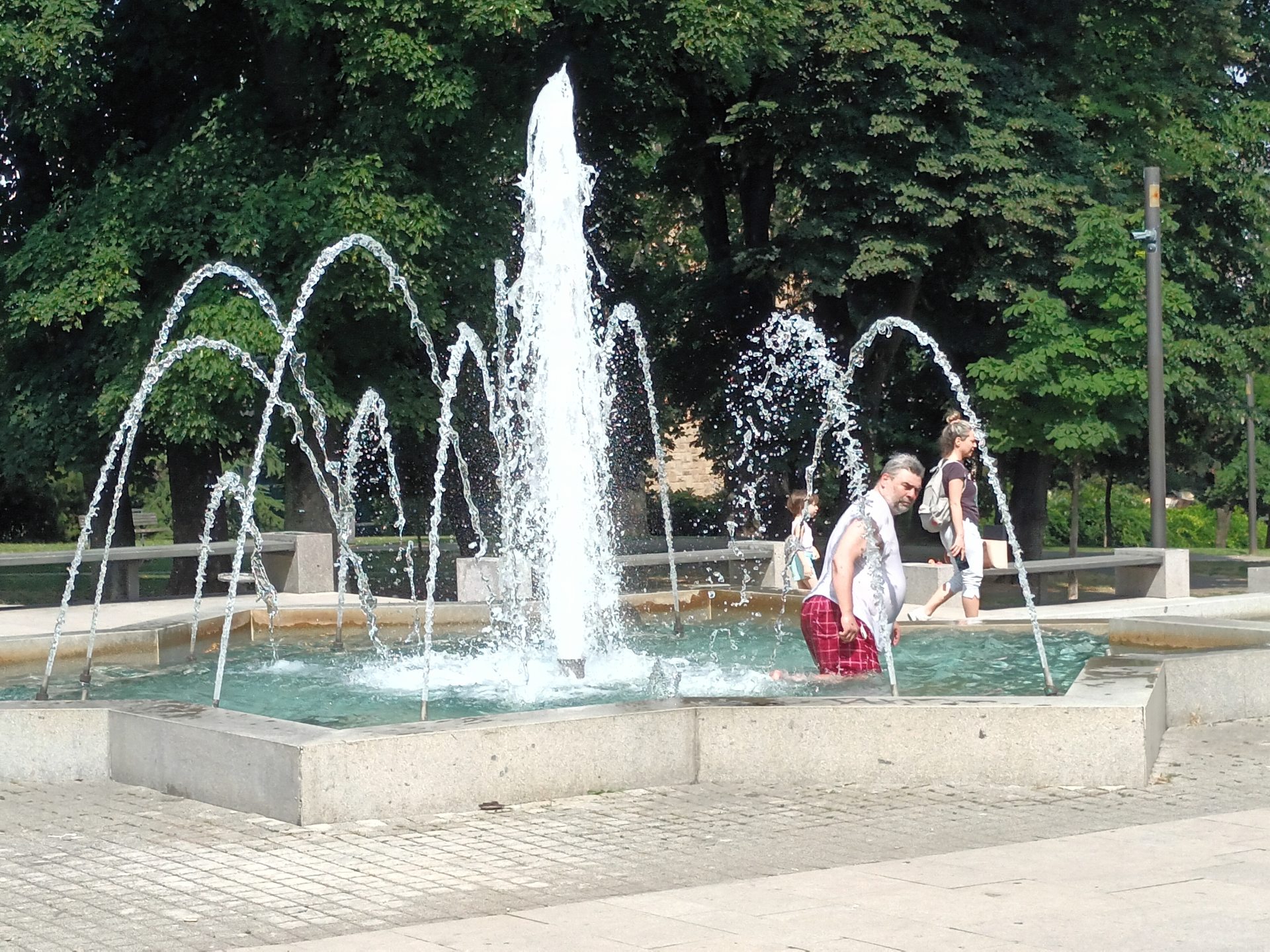 Belgrádi életkép (a szerző fotója, 2023) Belgrádi életkép (a szerző fotója, 2023)