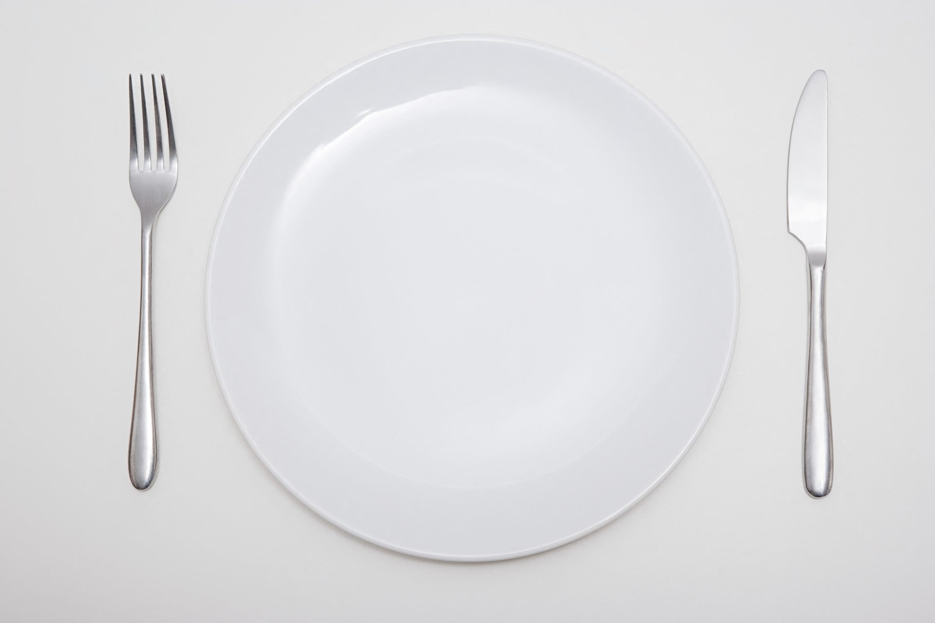 kés, villa, tányér / fotó: NEIL GUEGAN / Connect Images / Connect Images via AFP kés, villa, tányér / fotó: NEIL GUEGAN / Connect Images / Connect Images via AFP