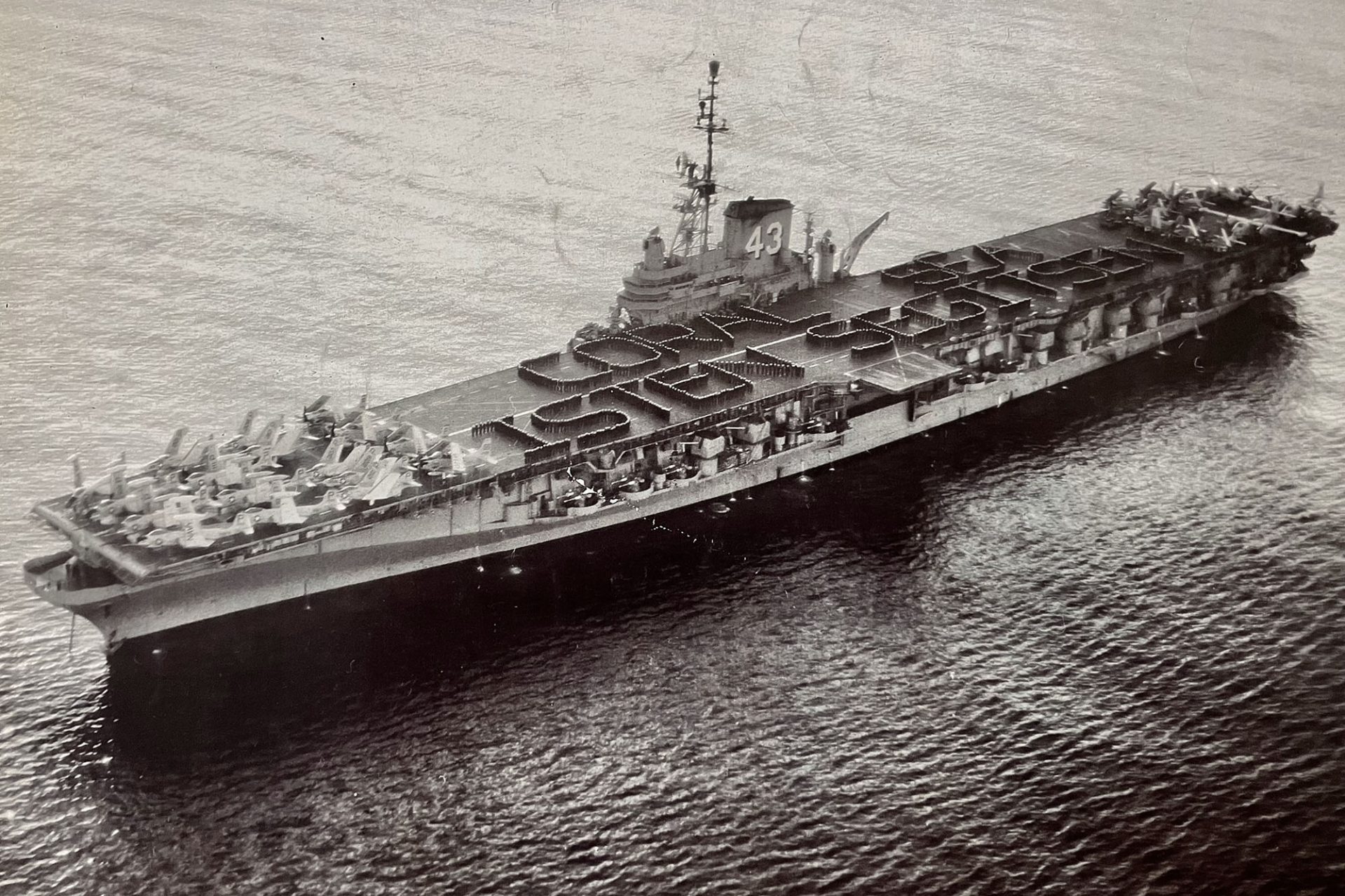 USS Coral Sea, 1956 / fotó: Fortepan / Béla I. Barabás USS Coral Sea, 1956 / fotó: Fortepan / Béla I. Barabás